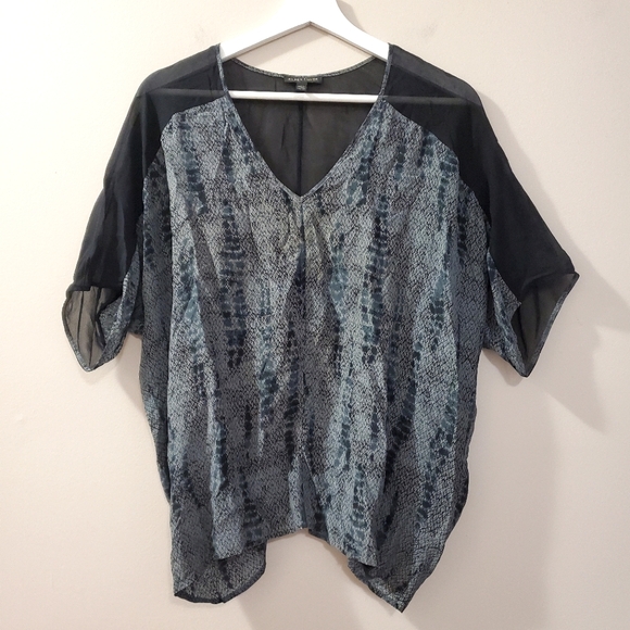 Eileen Fisher - 100% Silk Print Blouse with Black Contrasting Shoulder - Size XS - Picture 3 of 6